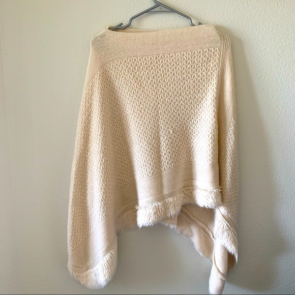 Do everything in love Sweaters - Do Everything in Love, cream shawl, faux fur trim, one size
